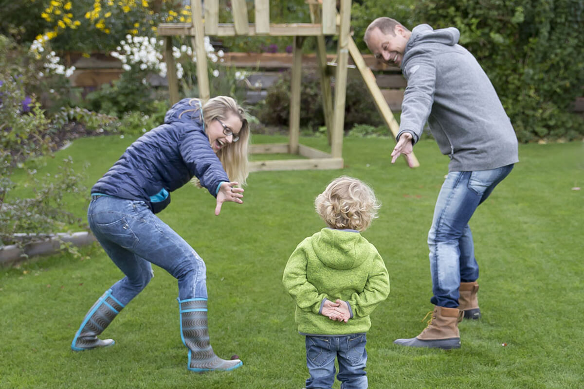 Familie_im-Garten