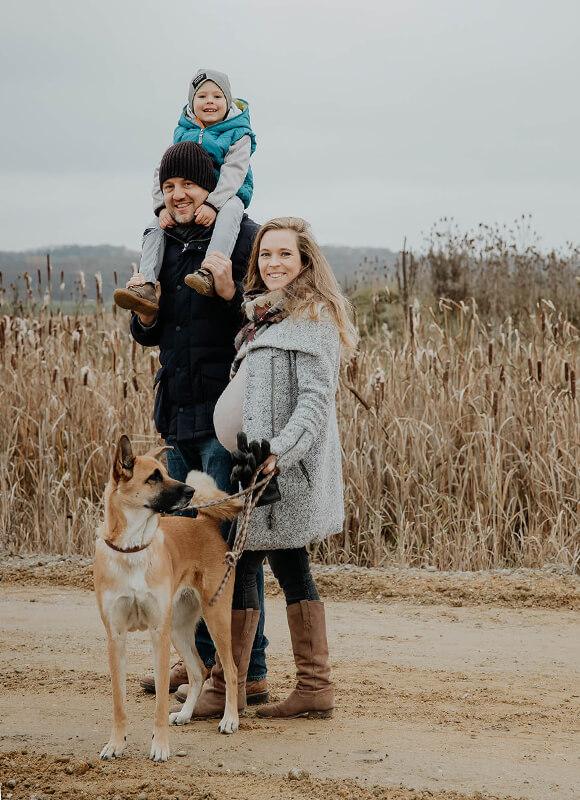 Schwangerschaftsshooting_Familie outdoor